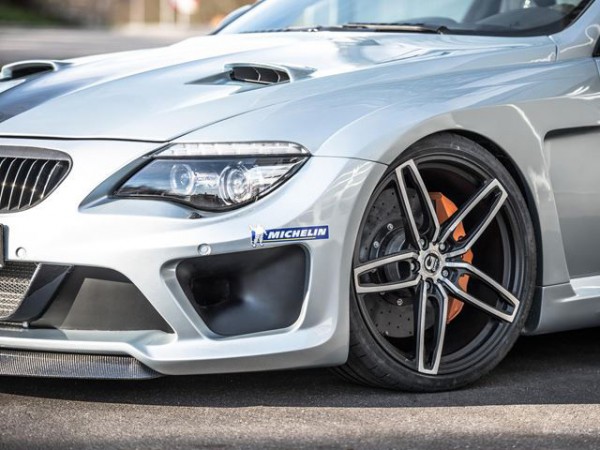 G6M V10 Hurricane CS headlight and front wheel close up