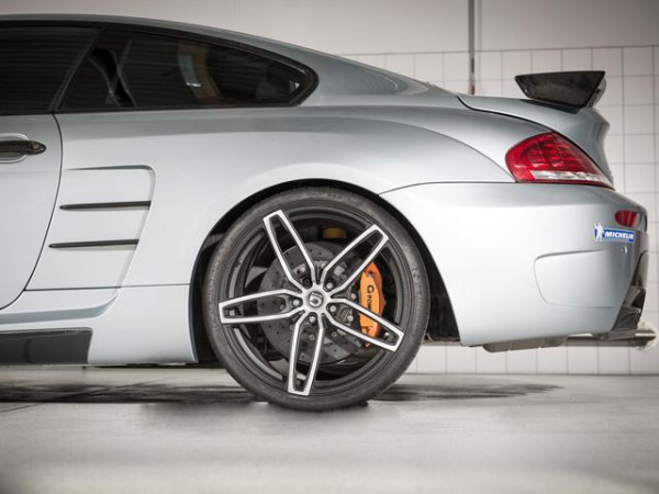 G6M V10 Hurricane CS rear wheel close up