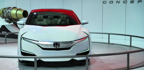 Honda FCV Concept front end view