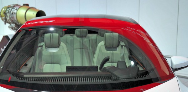 Honda FCV Concept front end view cock pit