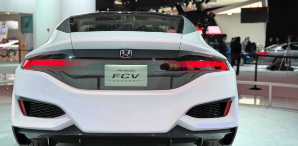 Honda FCV Concept rear end view