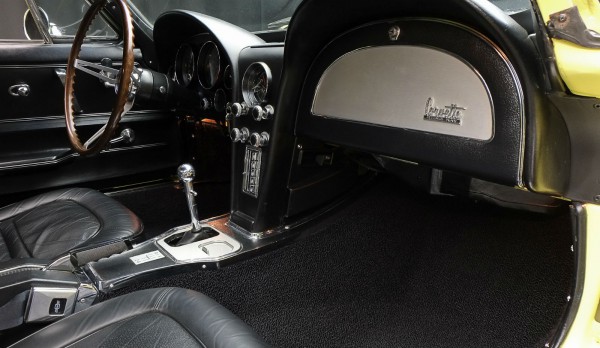 1967-Chevrolet-Corvette-interrior