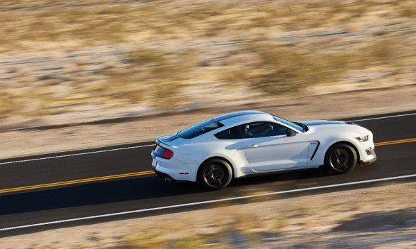 2016 Mustang Shelby GT350 side view in motion