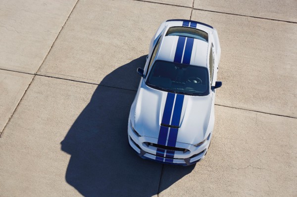 2016 Mustang Shelby GT350 top view front side