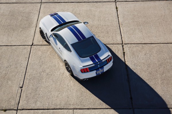 2016 Mustang Shelby GT350 top view rear three quarters