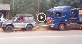 Awesome 4WD Truck Pulling Scania Trailer Truck Stuck