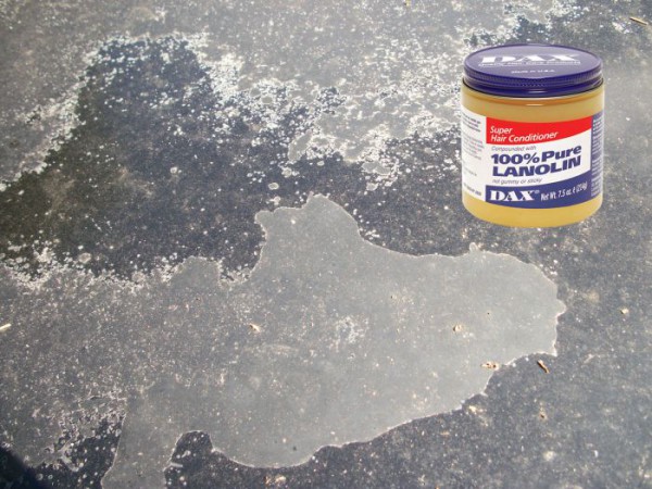 cleaning your car using hair conditioner