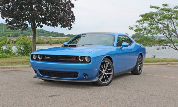 2015 Dodge Challenger Scat Pack front three quarters