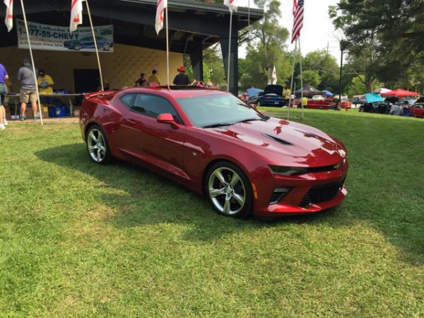 2016 Chevrolet Camaro SS front three quarters