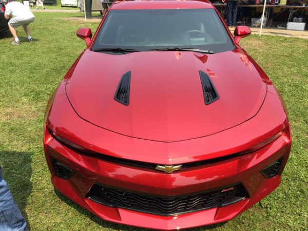 2016 Chevrolet Camaro SS hood top view