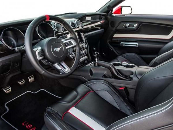Ford Mustang Apolo Edition cockpit view
