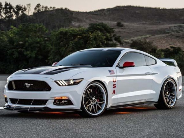 Ford Mustang Apolo Edition front three quarters