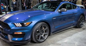 Ford Mustang Shelby GT350R front three quarters - cl