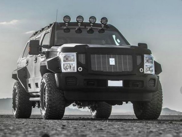 Rhino GX Sport - front three quarters black and white