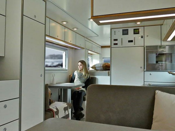Global XRS 7200 interior dining area