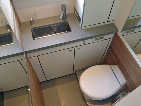 Global XRS 7200 interior toilet