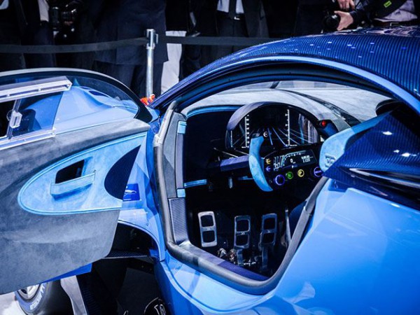 Bugatti Vision Gran Turismo cock pit opened
