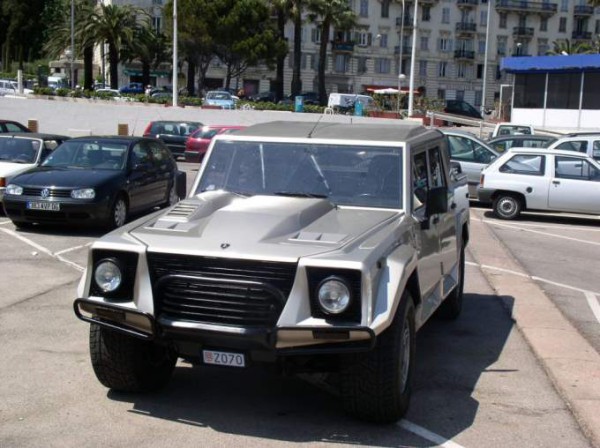 Lamborghini LM-200 front end