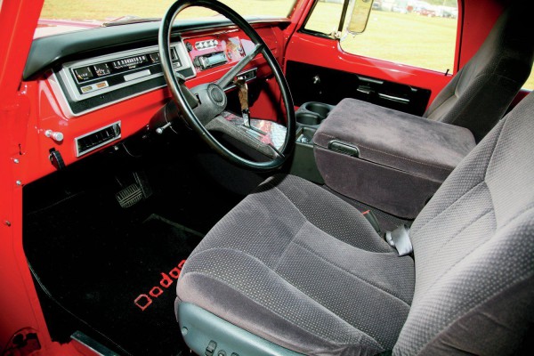 1970 Dodge Crew Cab - Cummins Swap Power Wagon steering wheel