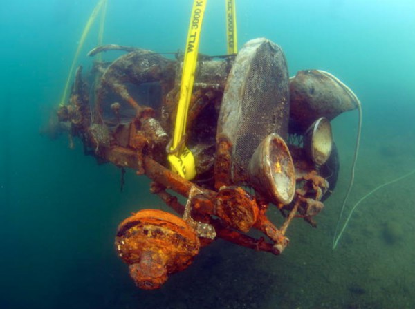 legendary-lake-maggiore-1925-bugatti-type-22-brescia-inside water