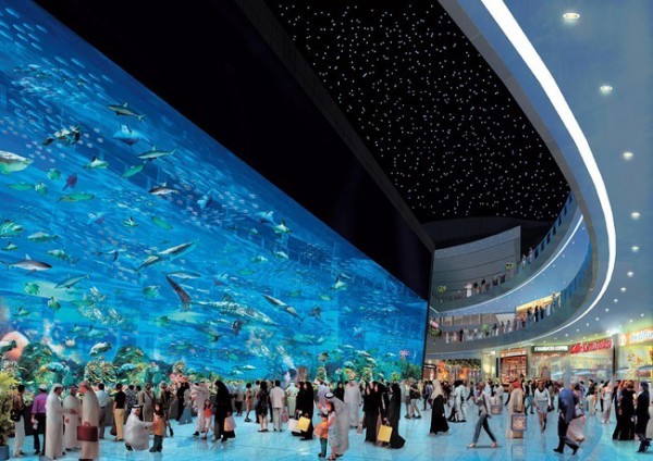 the world’s largest shopping mall in Dubai