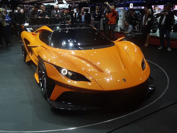 Apollo Arrow front three quarters view