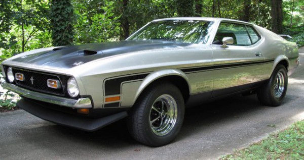 Ford Mustang Boss 351 front three quarters