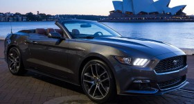 Ford Mustang Coupe front three quarters - cl
