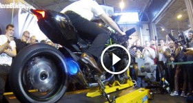 Motorcycle Live - 326bhp Kawasaki Ninja H2R spits flames on rolling road dyno BEST VIDEO!