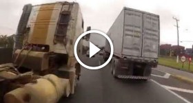 Crazy driving a Kawasaki motorcycle in São Paulo - Brazil. between the trucks!!!