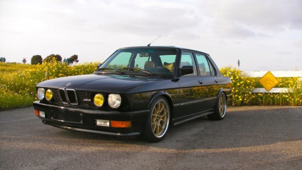 1988 BMW M5 front three quarters