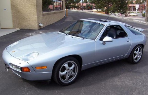 Porsche 928 side three quarters