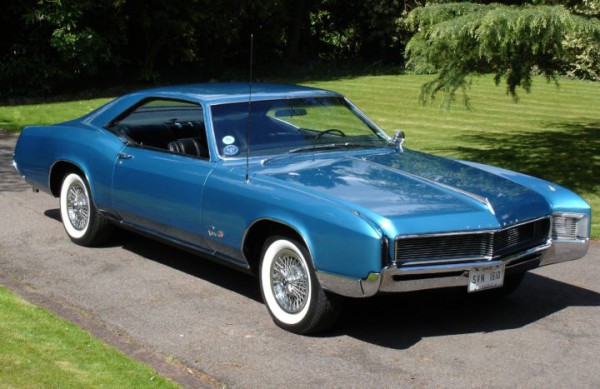 buick-riviera-front-three-quarters
